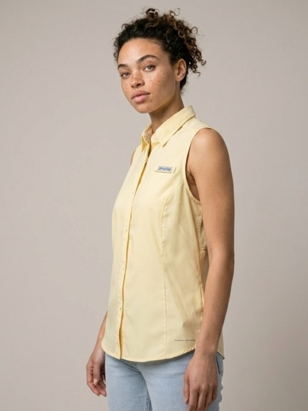 Columbus Sleeveless Button-Front Women's Top in Pale Yellow
